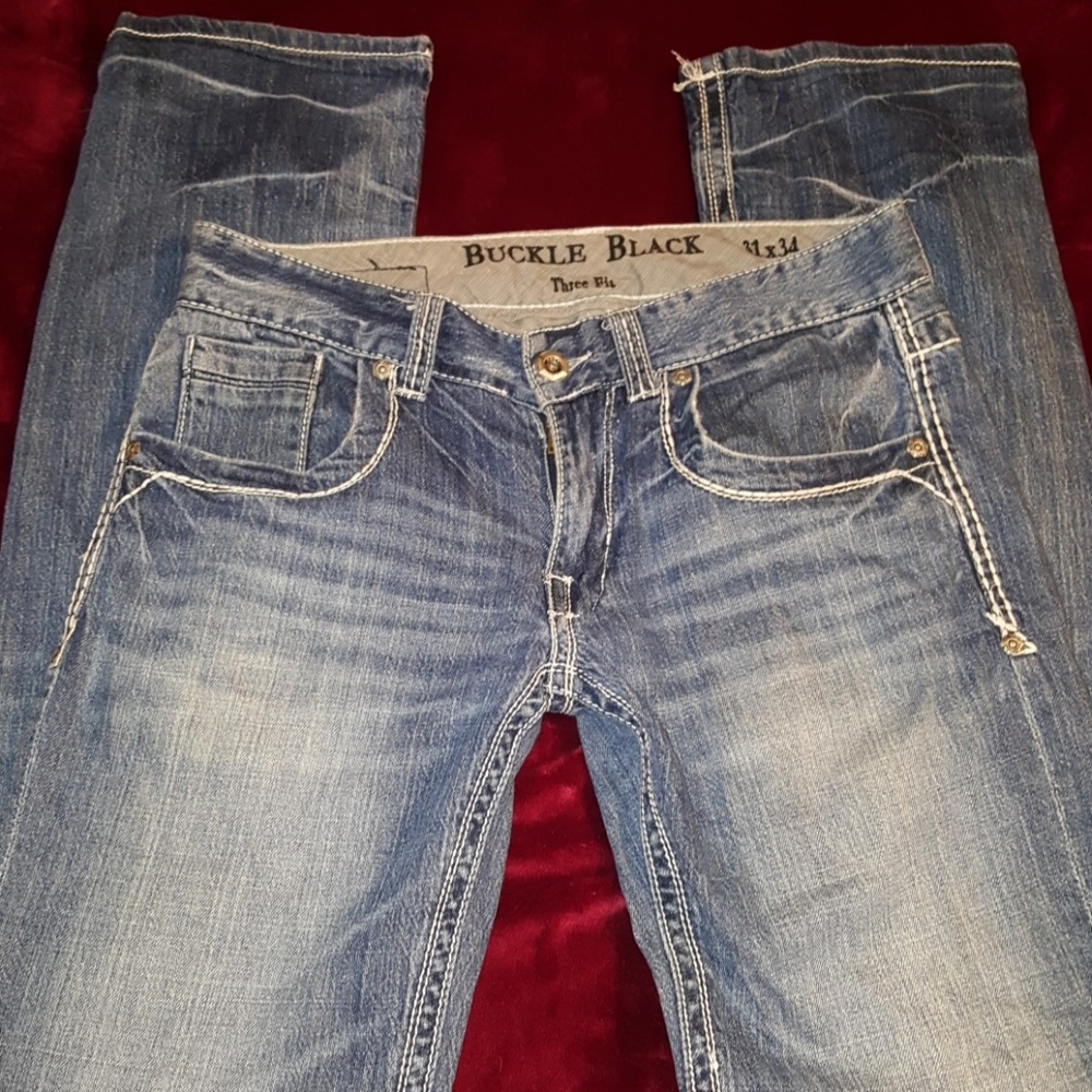 BUCKLE BLACK THREE FIT 31X34 PREOWNED JEANS